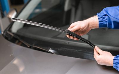 Scheibenwischer wird angehoben